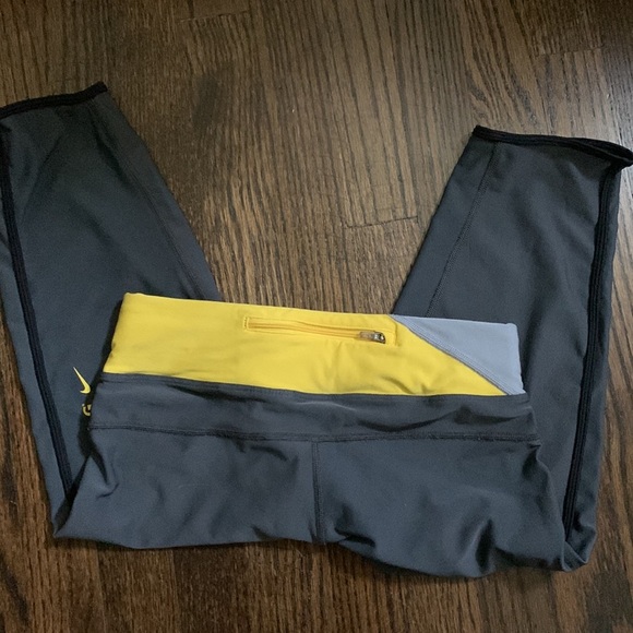 *FREE with any purchase* Livestrong gray and yellow bike shorts size XS - Picture 4 of 4